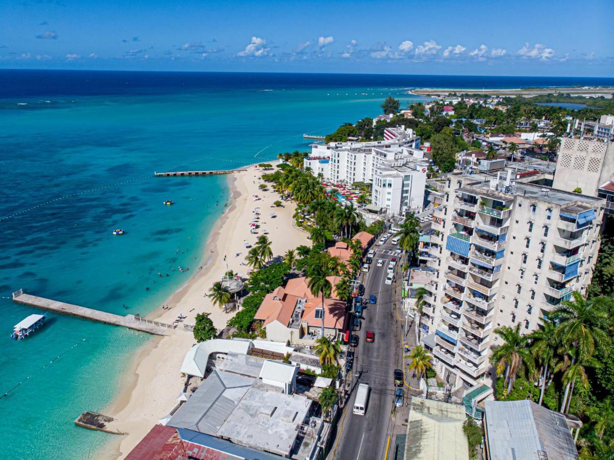 Welcome To Stunning Ocean Views At Studio 503 Монтего-Бей Екстер'єр фото
