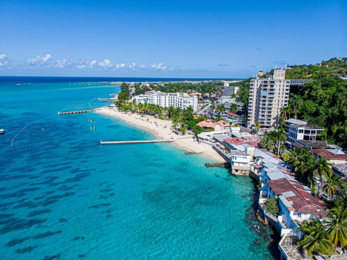 Welcome To Stunning Ocean Views At Studio 503 Монтего-Бей Екстер'єр фото